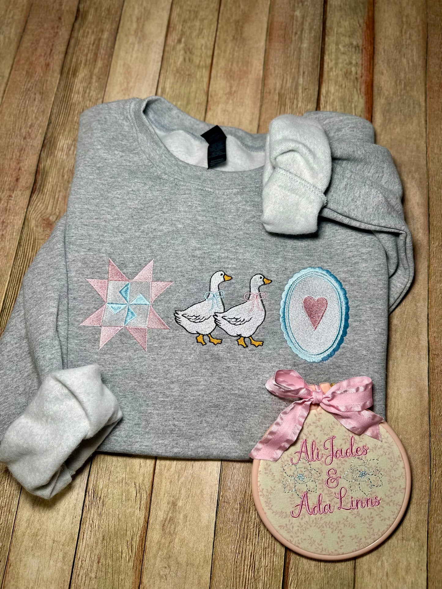 Vintage Goose Quilt Design Sweatshirt